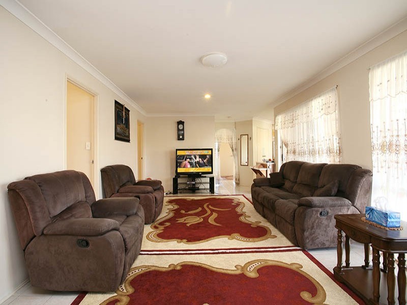 2 Carnoustie Court, Arundel QLD 4214