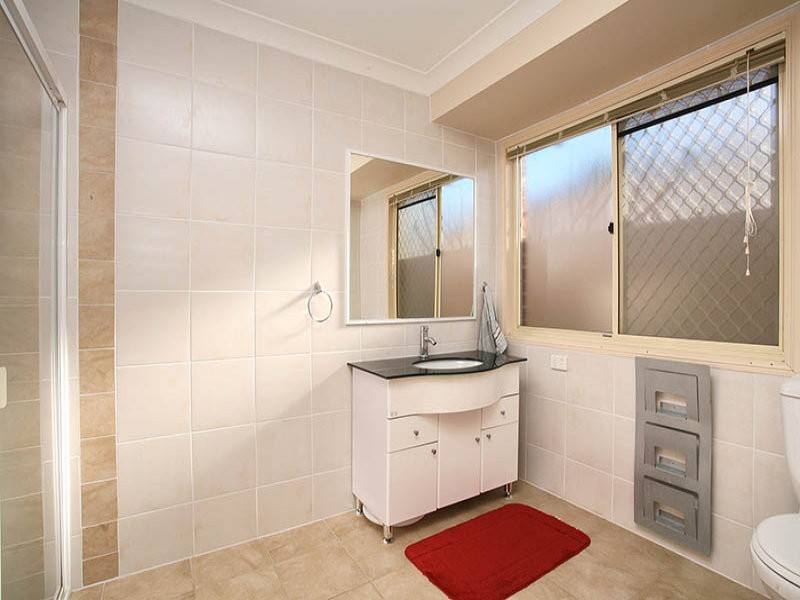 2 Carnoustie Court, Arundel QLD 4214