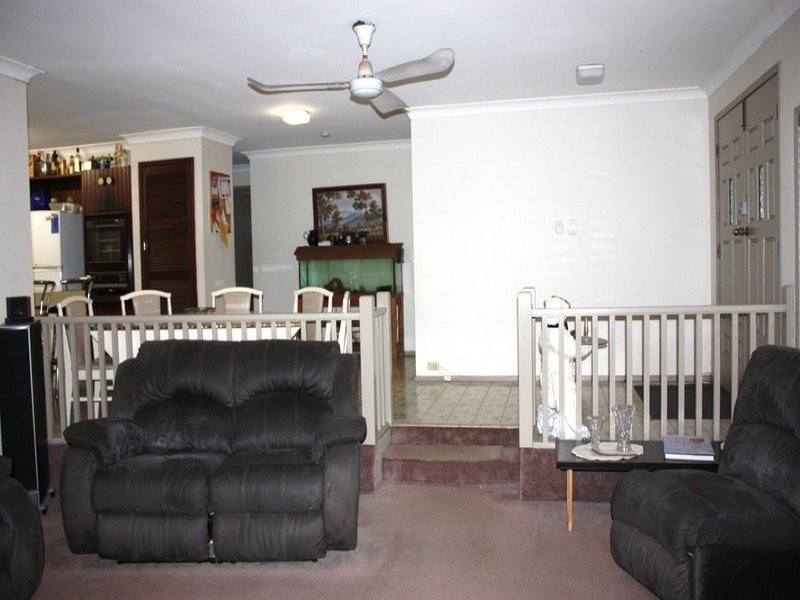 9 Patura Drive, Ashmore QLD 4214