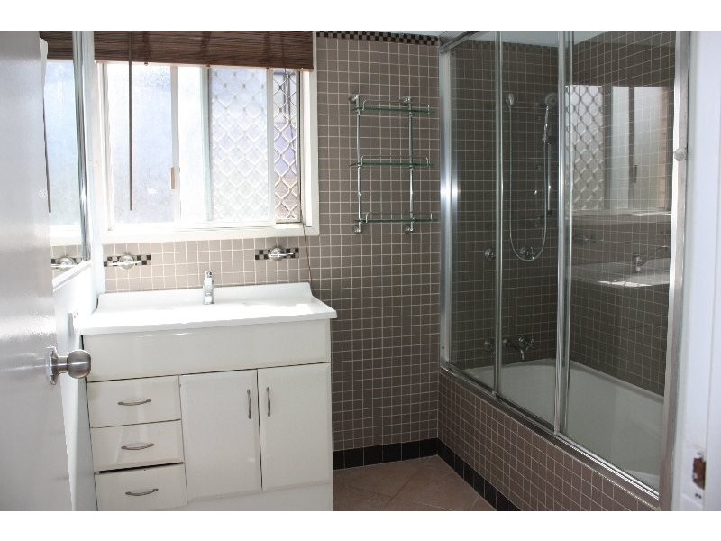 2 Flinders Avenue, Molendinar QLD 4214