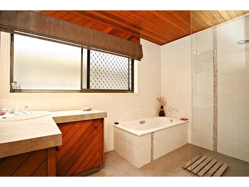 35 Witt Avenue, Carrara QLD 4211