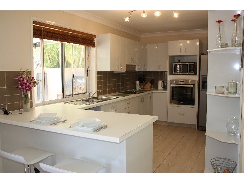 3 Waterwood Crt, Arundel QLD 4214