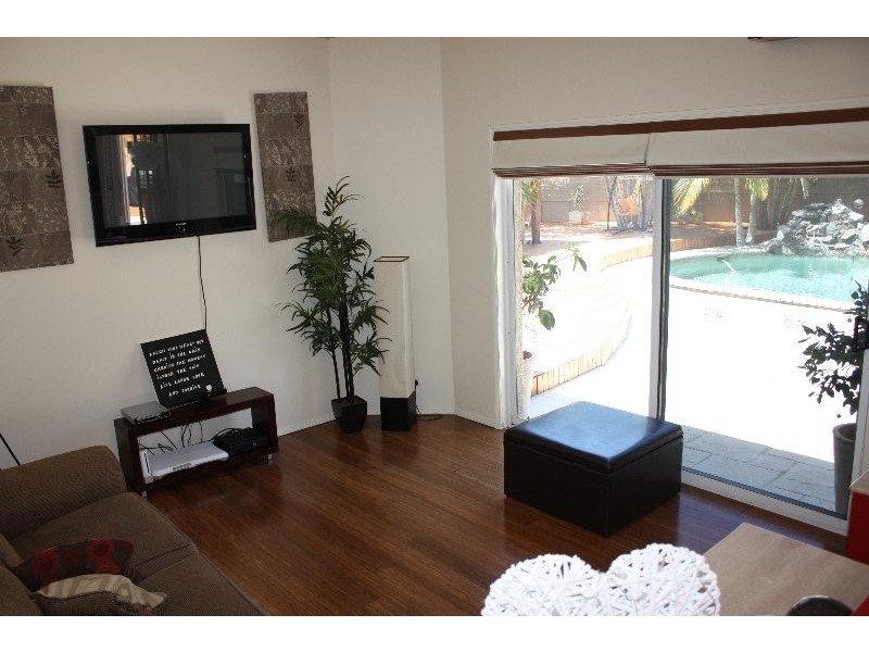 3 Waterwood Crt, Arundel QLD 4214