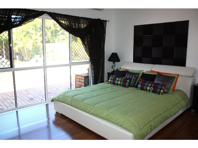 3 Waterwood Crt, Arundel QLD 4214