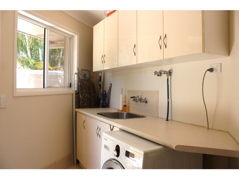 3 Waterwood Crt, Arundel QLD 4214