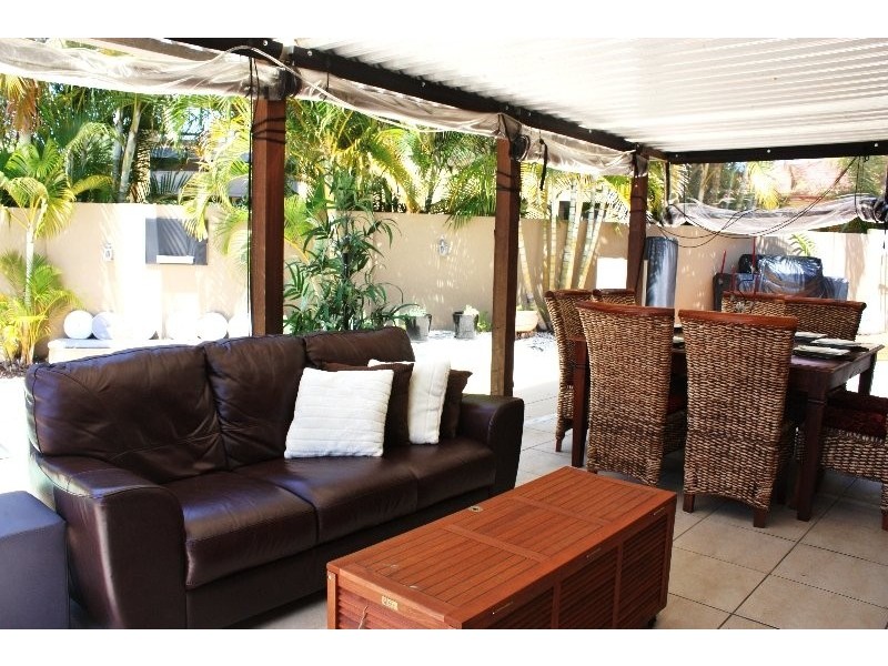 3 Waterwood Crt, Arundel QLD 4214