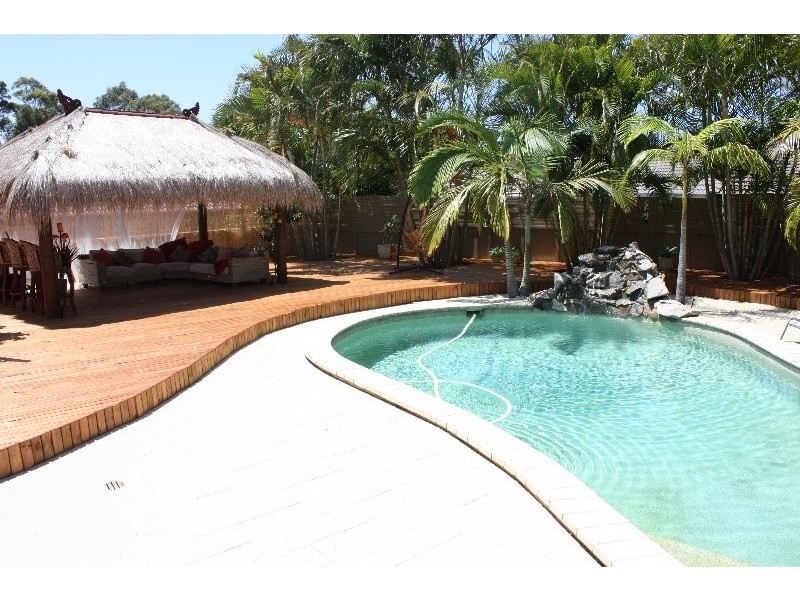 3 Waterwood Crt, Arundel QLD 4214