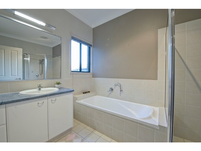 39 North Shore Ave, Varsity Lakes QLD 4227