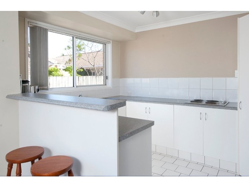 1/7 Jannie Crt, Labrador QLD 4215