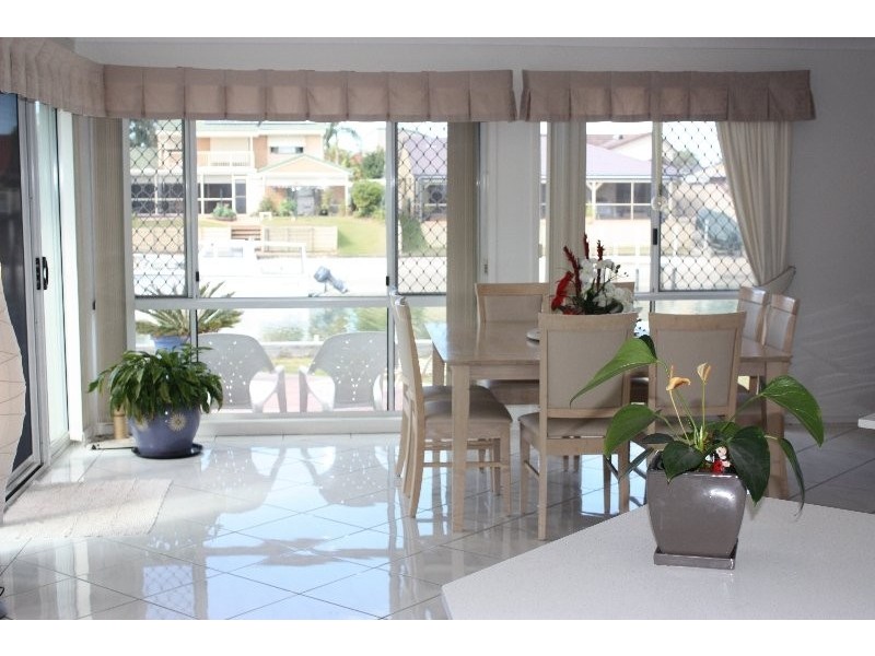 9 Seabreeze Street, Paradise Point QLD 4216