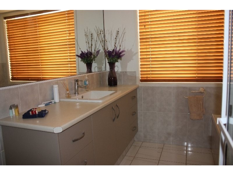 9 Seabreeze Street, Paradise Point QLD 4216