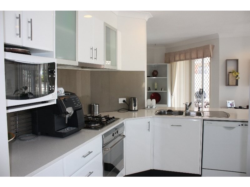 9 Seabreeze Street, Paradise Point QLD 4216