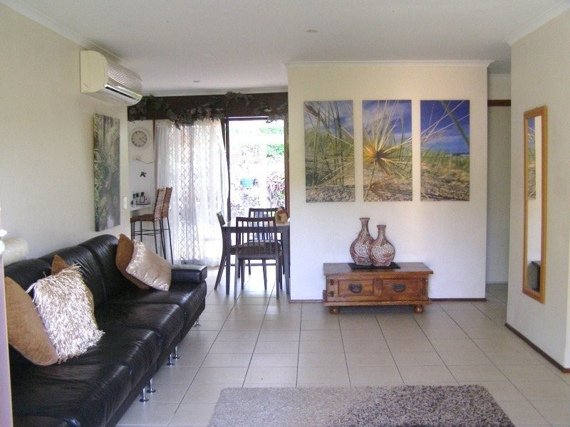 2/1 Chaplin Crescent, Oxenford QLD 4210