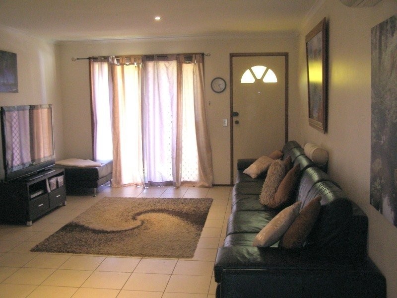 2/1 Chaplin Crescent, Oxenford QLD 4210