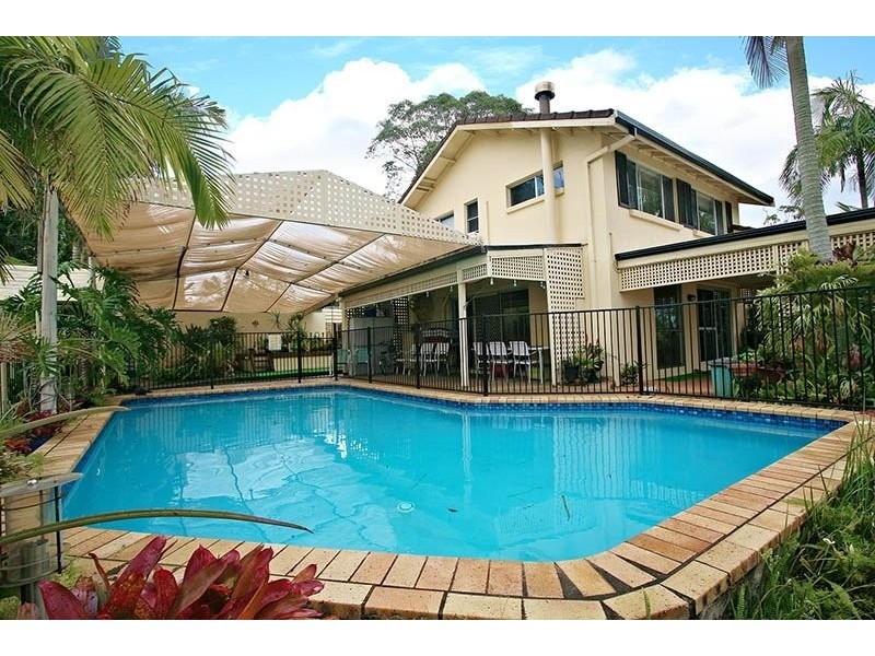12 kinloch ave, Benowa QLD 4217
