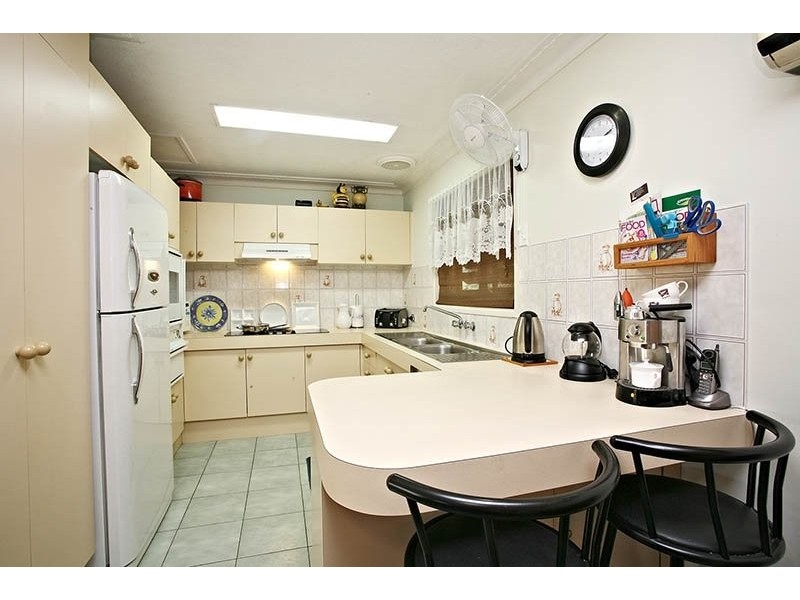 12 kinloch ave, Benowa QLD 4217