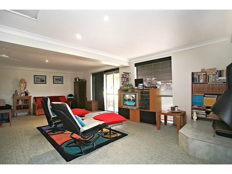 12 kinloch ave, Benowa QLD 4217