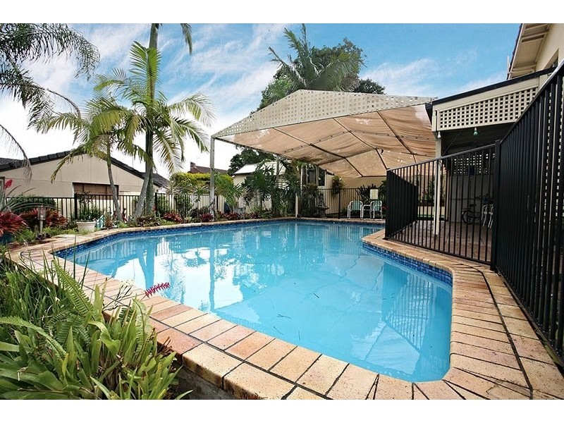 12 kinloch ave, Benowa QLD 4217