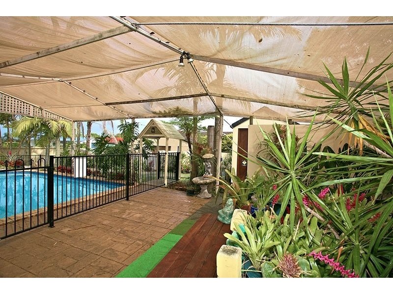 12 kinloch ave, Benowa QLD 4217
