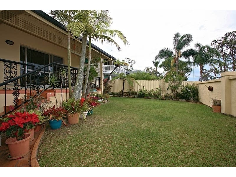 12 kinloch ave, Benowa QLD 4217