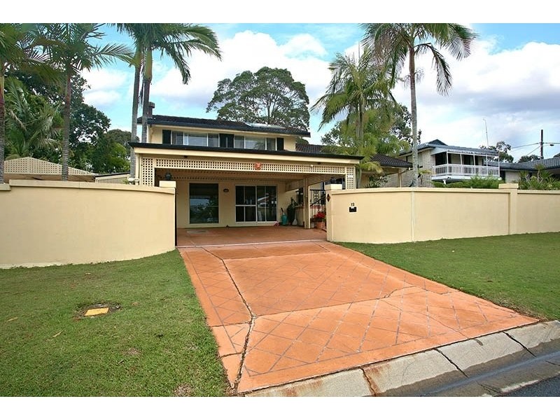 12 kinloch ave, Benowa QLD 4217