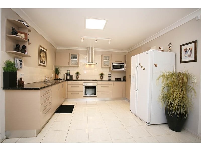 2/7 Gardiners place, Southport QLD 4215