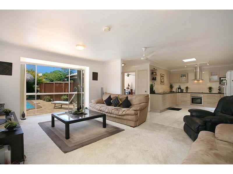 2/7 Gardiners place, Southport QLD 4215