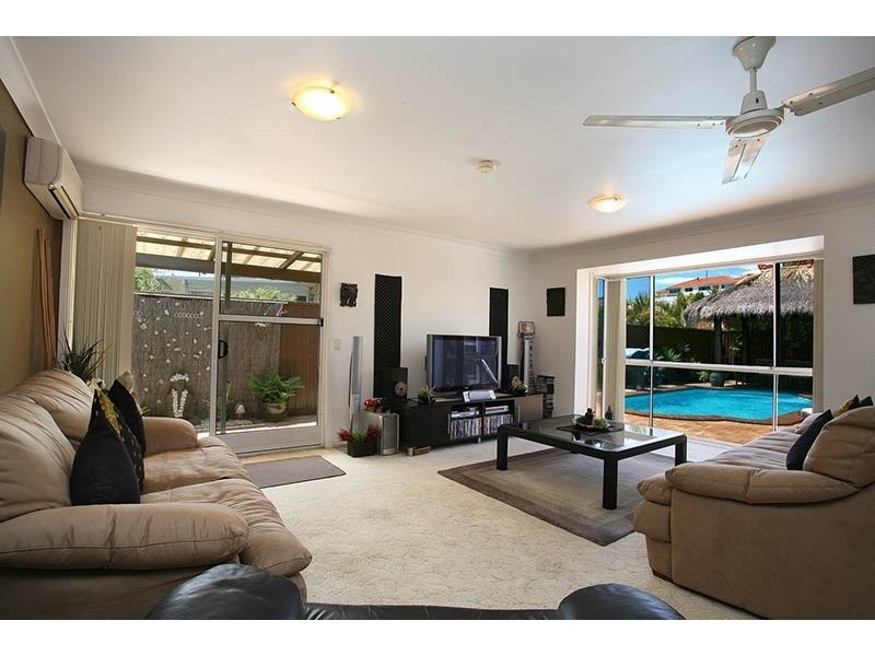 2/7 Gardiners place, Southport QLD 4215