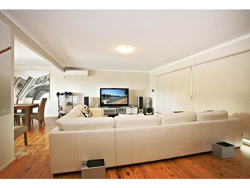 8 Gibraltar Drive, Isle Of Capri QLD 4217