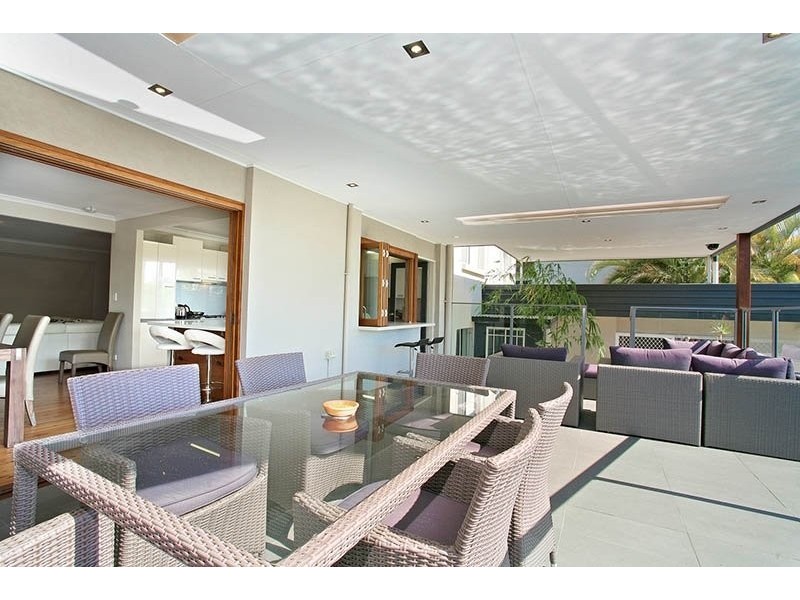 8 Gibraltar Drive, Isle Of Capri QLD 4217