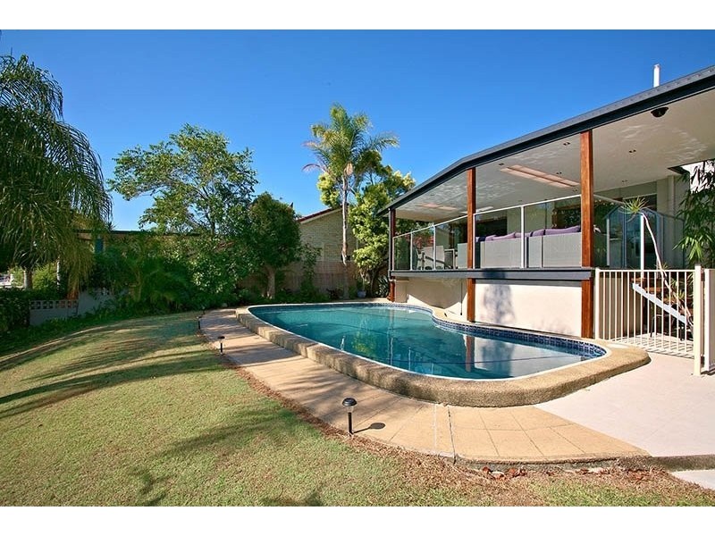 8 Gibraltar Drive, Isle Of Capri QLD 4217