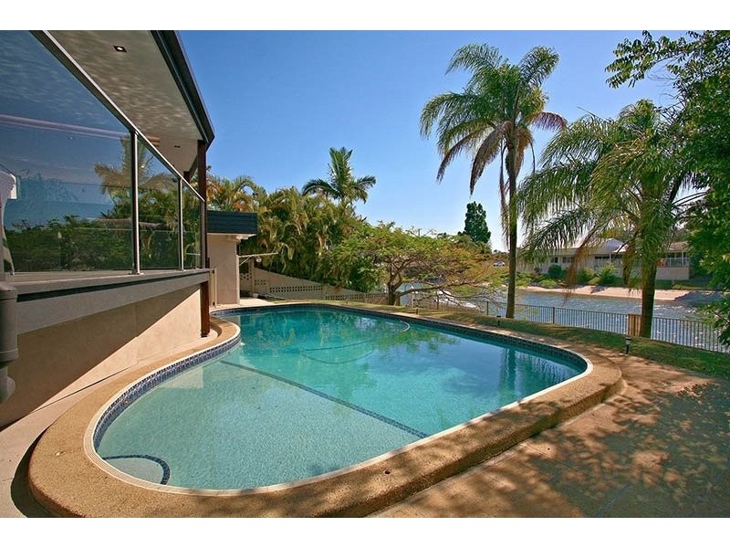 8 Gibraltar Drive, Isle Of Capri QLD 4217