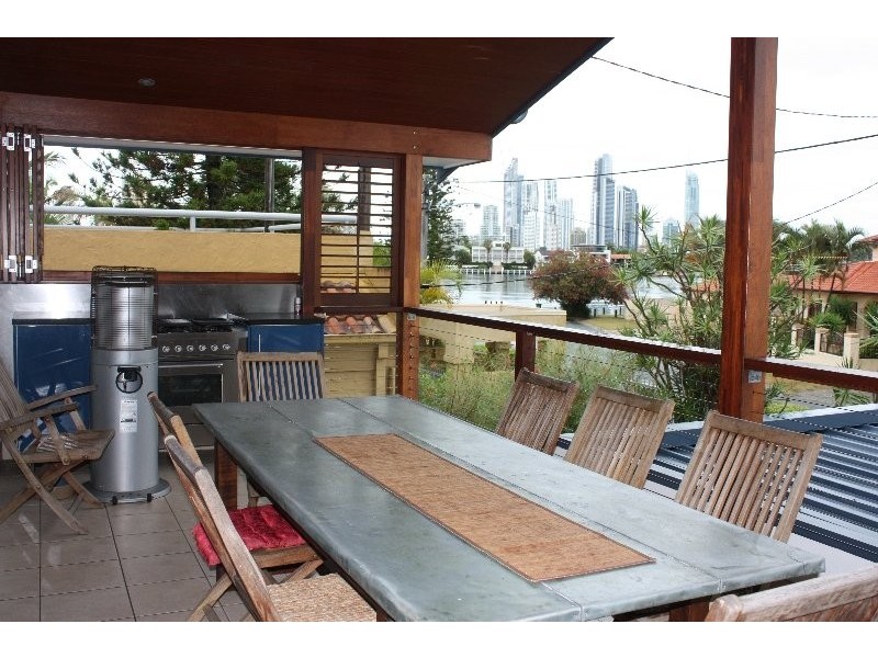 9 Yacht Street, Southport QLD 4215