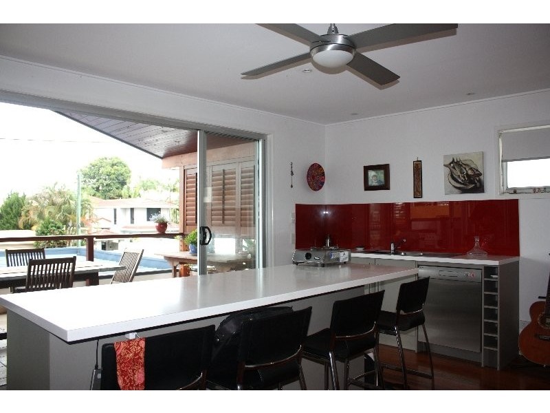 9 Yacht Street, Southport QLD 4215