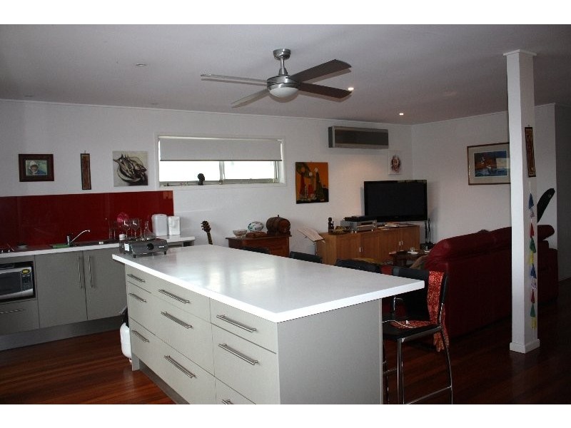 9 Yacht Street, Southport QLD 4215