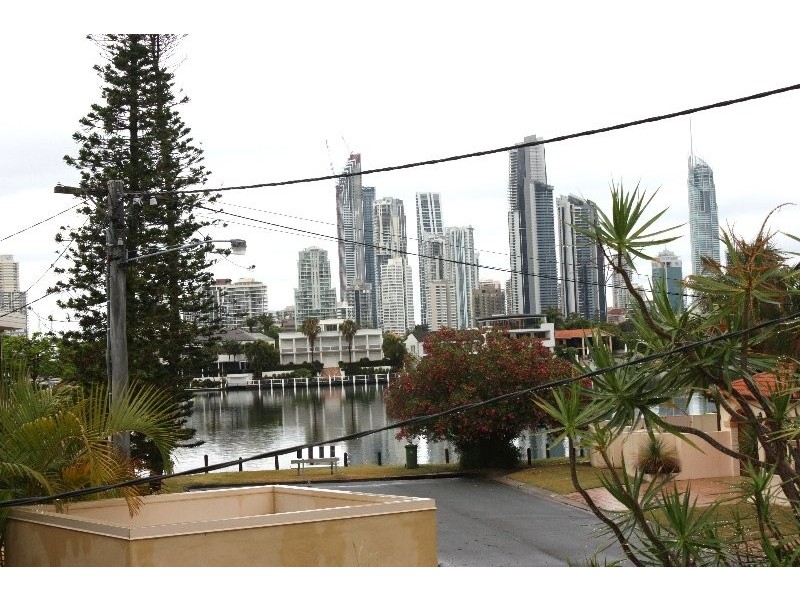 9 Yacht Street, Southport QLD 4215