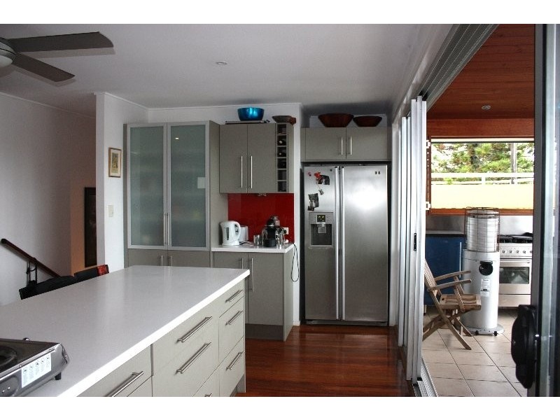 9 Yacht Street, Southport QLD 4215