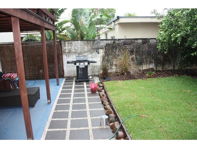 9 Yacht Street, Southport QLD 4215