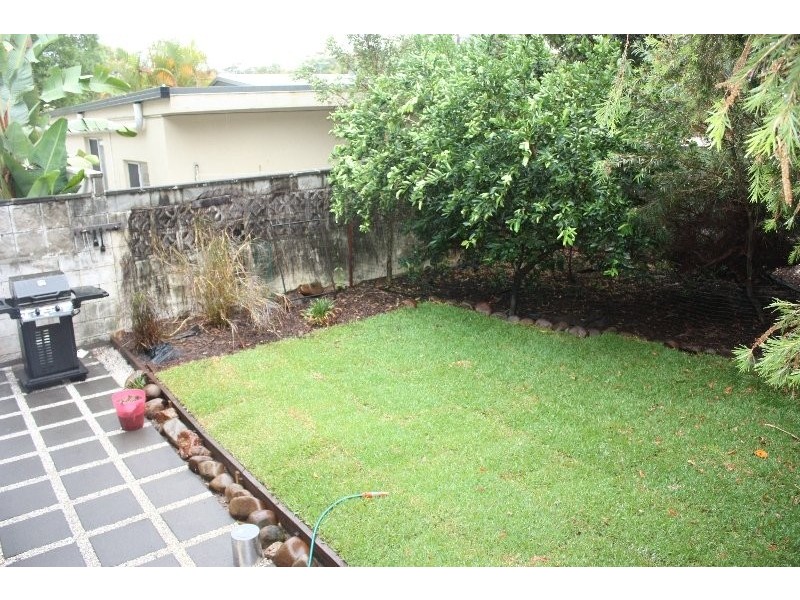 9 Yacht Street, Southport QLD 4215