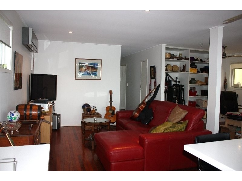 9 Yacht Street, Southport QLD 4215