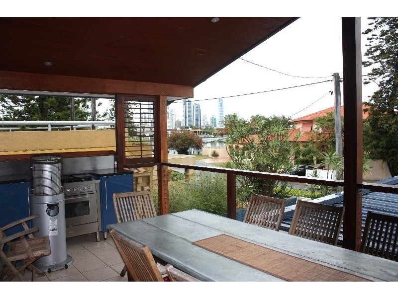 9 Yacht Street, Southport QLD 4215