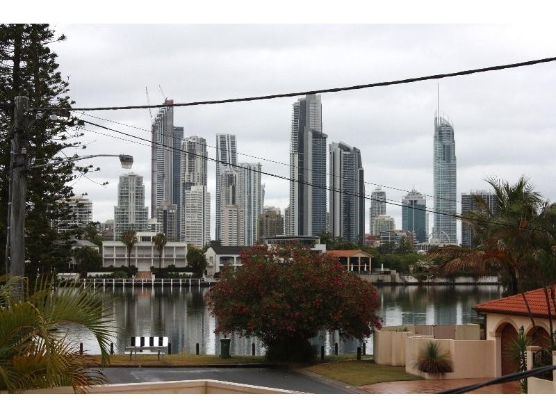 9 Yacht Street, Southport QLD 4215