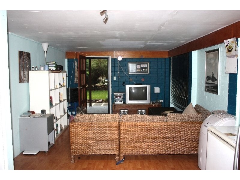 9 Yacht Street, Southport QLD 4215