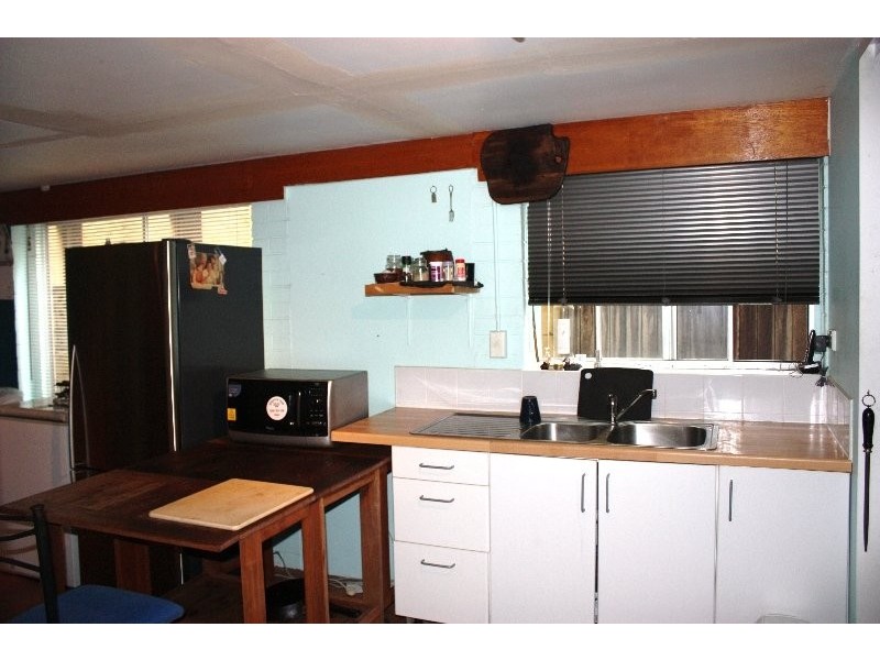 9 Yacht Street, Southport QLD 4215