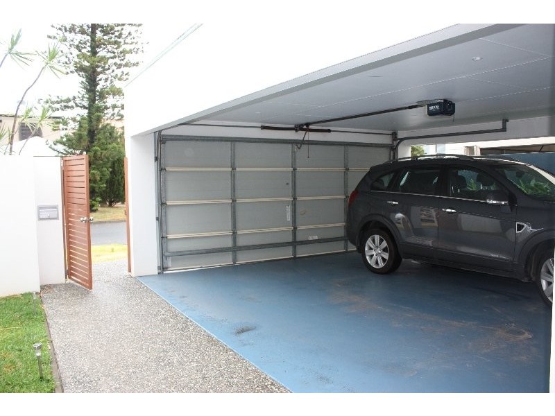 9 Yacht Street, Southport QLD 4215