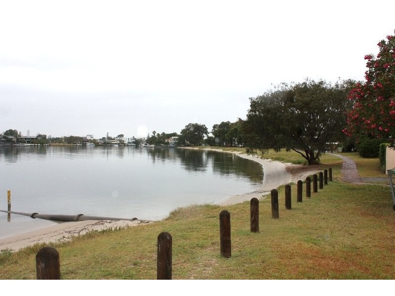 9 Yacht Street, Southport QLD 4215