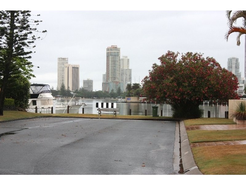 9 Yacht Street, Southport QLD 4215