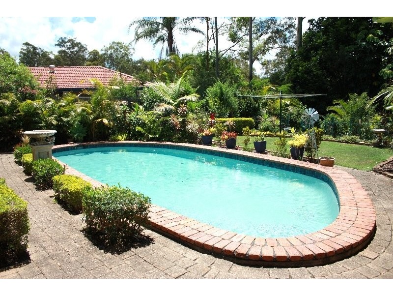 18 Dromana Crescent, Helensvale QLD 4212