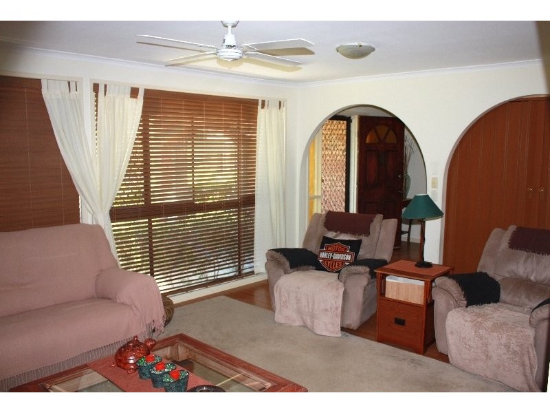 18 Dromana Crescent, Helensvale QLD 4212