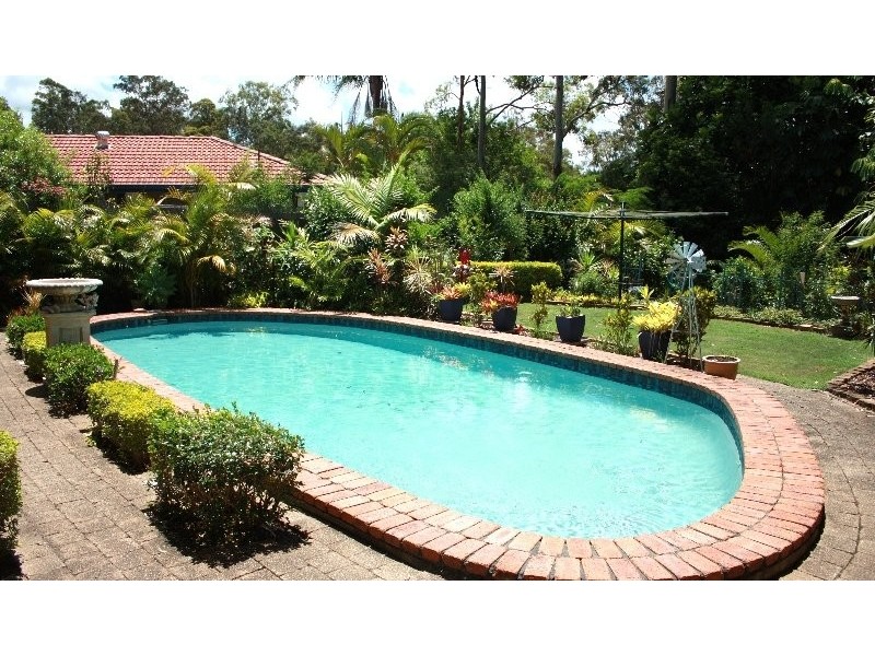 18 Dromana Crescent, Helensvale QLD 4212